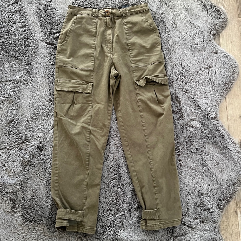 3/15$ H&M cargo pans size 8